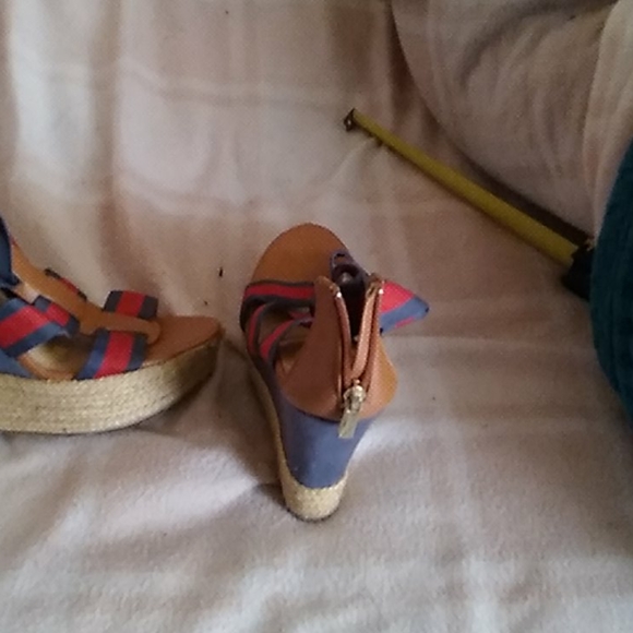 Sandles - Picture 3 of 3